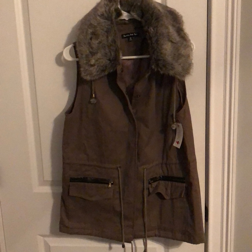 Red dress boutique vest with fur collar